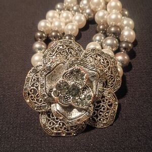 Absolutely Gorgeous Silver-tone & Pearl Floral Bracelet.